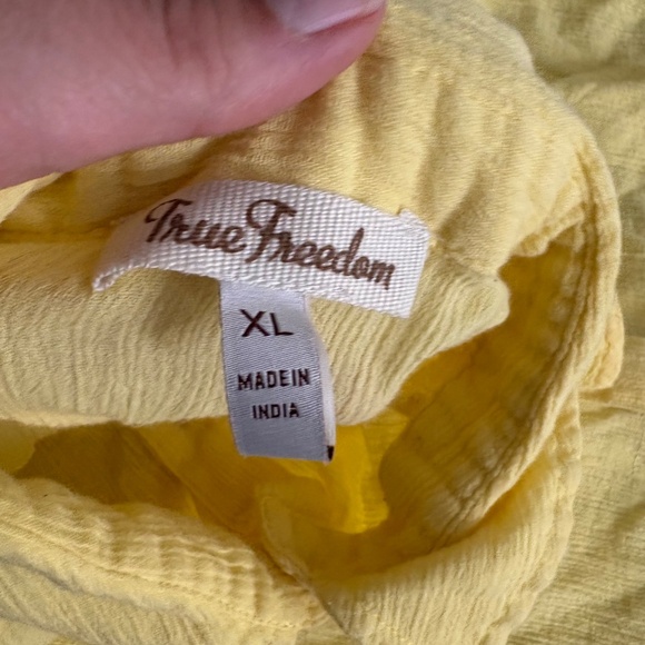 True Freedom Juniors Yellow White Blouse Tank Top Shirt - Picture 8 of 10